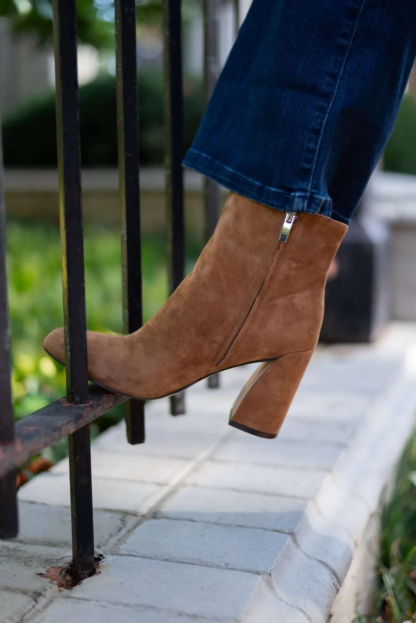 ANKLE BOOTS AND BOOTIES FOR WOMEN OVER 40 50 60 TO TRY THIS SEASON