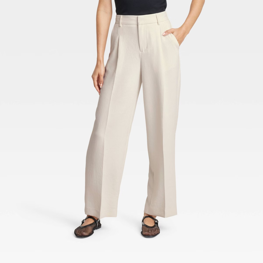 Trousers in cream, off white, cloud dancer