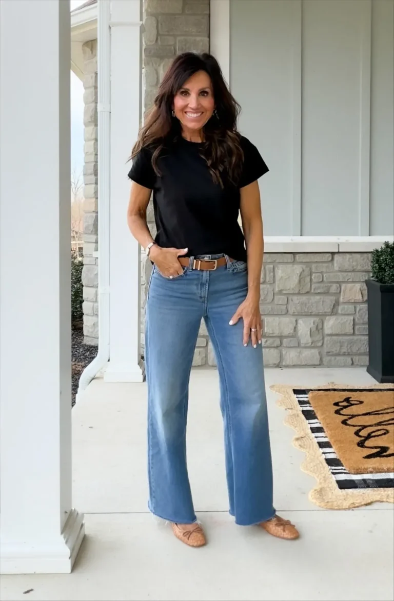 Cyndi Spivey wearing a z supply tee with jeans.